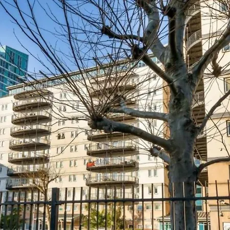 Stratford Apartment - Walk To Abba Voyage London Exterior photo